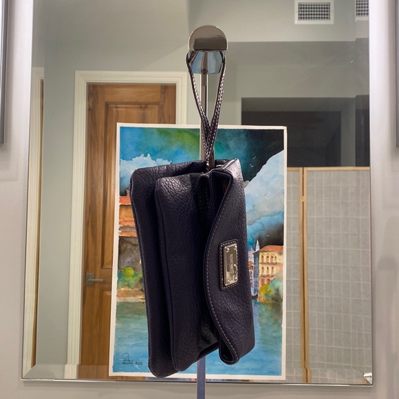 Nine West - Purple Pleather Convertible Wristlet/Shoulder bag, Chain Details EUC - Picture 16 of 17